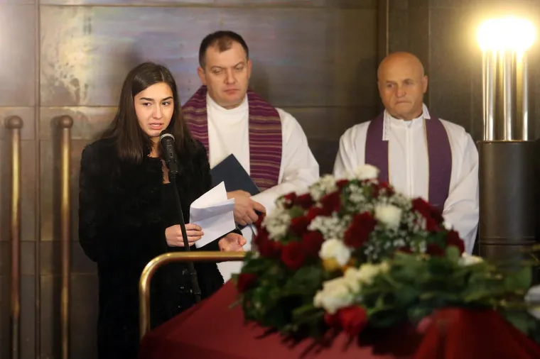 Posljedni ispraćaj Milana Jajčinovića, novinara, kolumnista Večernjega lista i političkog publicista na zagrebačkom Krematoriju.