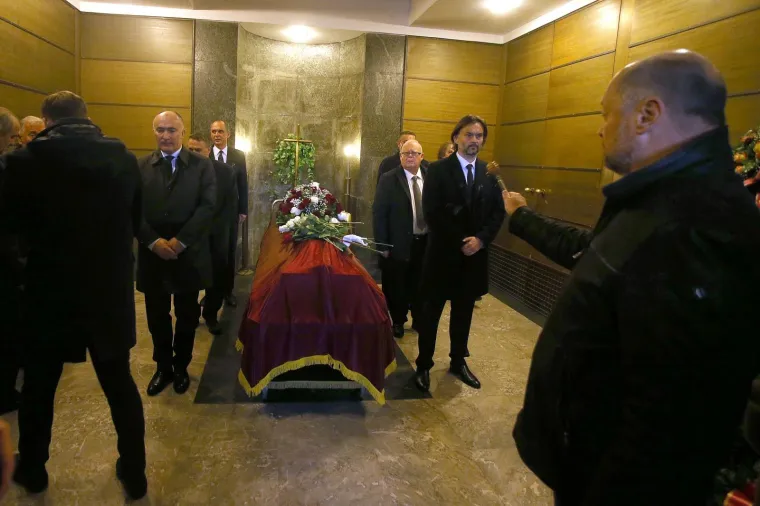 Posljedni ispraćaj Milana Jajčinovića, novinara, kolumnista Večernjega lista i političkog publicista na zagrebačkom Krematoriju.
