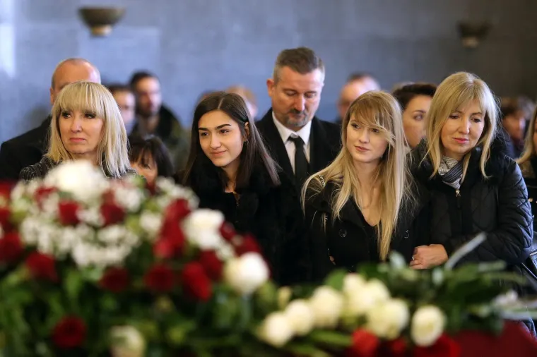 Posljedni ispraćaj Milana Jajčinovića, novinara, kolumnista Večernjega lista i političkog publicista na zagrebačkom Krematoriju.