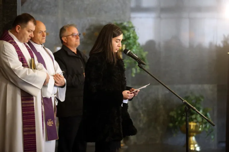 Posljedni ispraćaj Milana Jajčinovića, novinara, kolumnista Večernjega lista i političkog publicista na zagrebačkom Krematoriju.