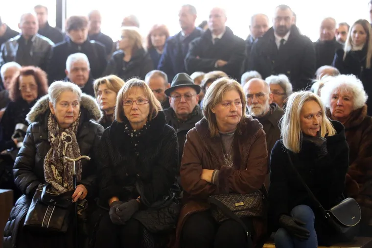 Posljedni ispraćaj Milana Jajčinovića, novinara, kolumnista Večernjega lista i političkog publicista na zagrebačkom Krematoriju.