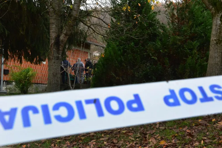 EKSPLOZIJA U OBITELJSKOJ KUĆI U PAKRACU: Žena (78) s te&scaron;kim ozlijedama prevezena u bolnicu u Zagrebu