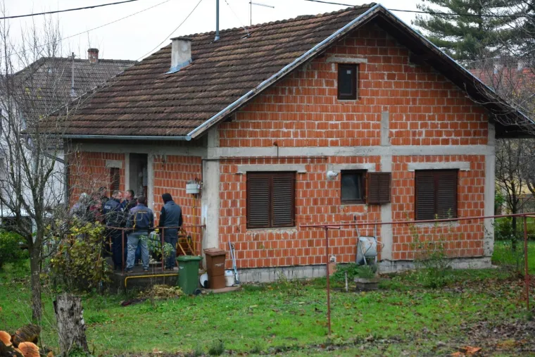 EKSPLOZIJA U OBITELJSKOJ KUĆI U PAKRACU: Žena (78) s te&scaron;kim ozlijedama prevezena u bolnicu u Zagrebu