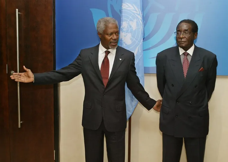 Glavni tajni UN-a Kofi Annan i Robert Mugabe