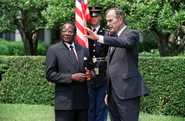 George Bush i Robert Mugabe