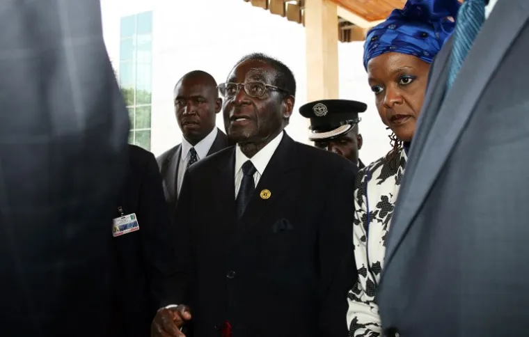 KRAJ JEDNE ERE: Robert Mugabe se kroz skoro četiri desetljeća vladavine susreo sa svim svjetskim čelnicima