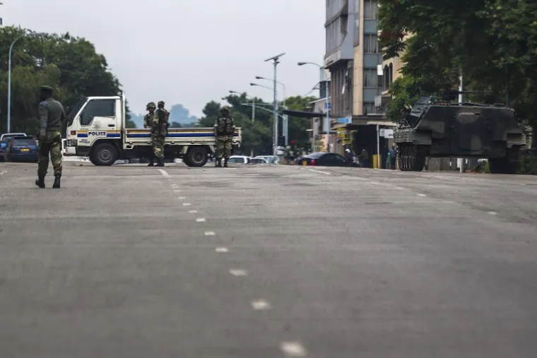 VOJSKA PREUZELA VLAST U ZIMBABVEU: Tenkovi na ulicama, a generali i dalje inzistiraju da se ne radi o vojnom udaru