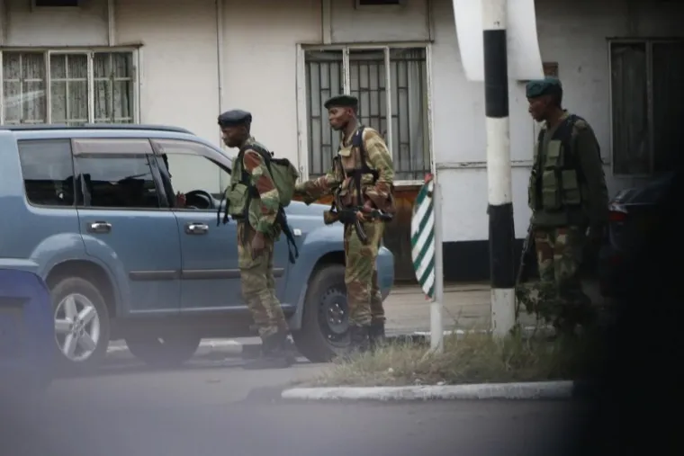 VOJSKA PREUZELA VLAST U ZIMBABVEU: Tenkovi na ulicama, a generali i dalje inzistiraju da se ne radi o vojnom udaru