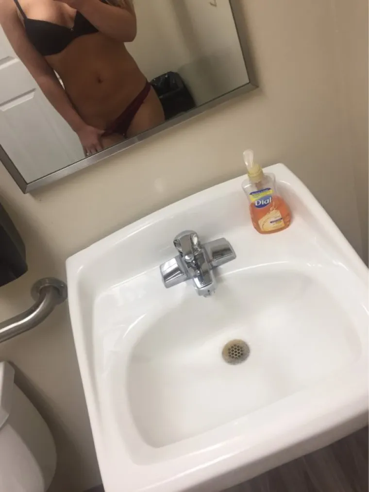 ZA&Scaron;TO NA&Scaron; AUTOMEHANIČAR NE IZGLEDA TAKO.... Zbog njih ljudi izmi&scaron;ljaju bolesti, putovanja, kupuju alfe...