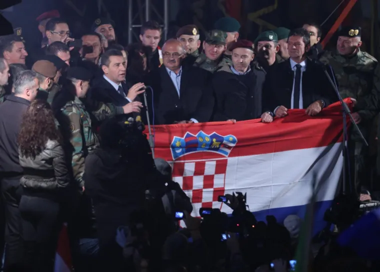 'Ovo je na&scaron;a zajednička pobjeda. Bila je ratna Oluja, a ovo je pravna Oluja. Stavili smo točku na i Domovinskom ratu. Rat pripada povijesti, okrenimo se budućnosti svi zajedno, ovo je na&scaron;a pobjeda', rekao je general Gotovina.