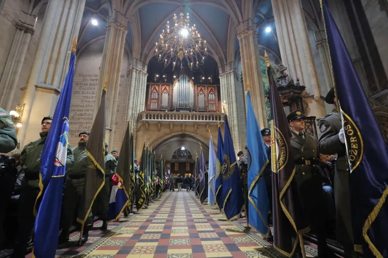 U KATEDRALI ODRŽANA MISA POVODOM PETE OBLJETNICE POVRATKA GENERALA: Stigli predsjednica, Krsičević, Klemm...