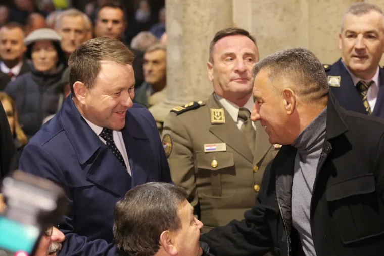 U KATEDRALI ODRŽANA MISA POVODOM PETE OBLJETNICE POVRATKA GENERALA: Stigli predsjednica, Krsičević, Klemm...