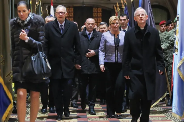 U KATEDRALI ODRŽANA MISA POVODOM PETE OBLJETNICE POVRATKA GENERALA: Stigli predsjednica, Krsičević, Klemm...