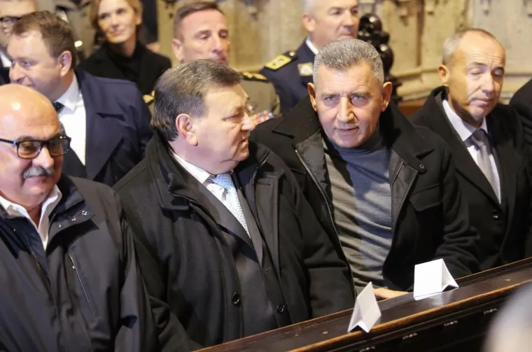 U KATEDRALI ODRŽANA MISA POVODOM PETE OBLJETNICE POVRATKA GENERALA: Stigli predsjednica, Krsičević, Klemm...