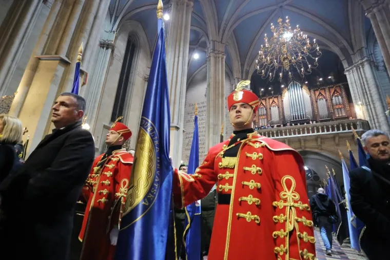 U KATEDRALI ODRŽANA MISA POVODOM PETE OBLJETNICE POVRATKA GENERALA: Stigli predsjednica, Krsičević, Klemm...