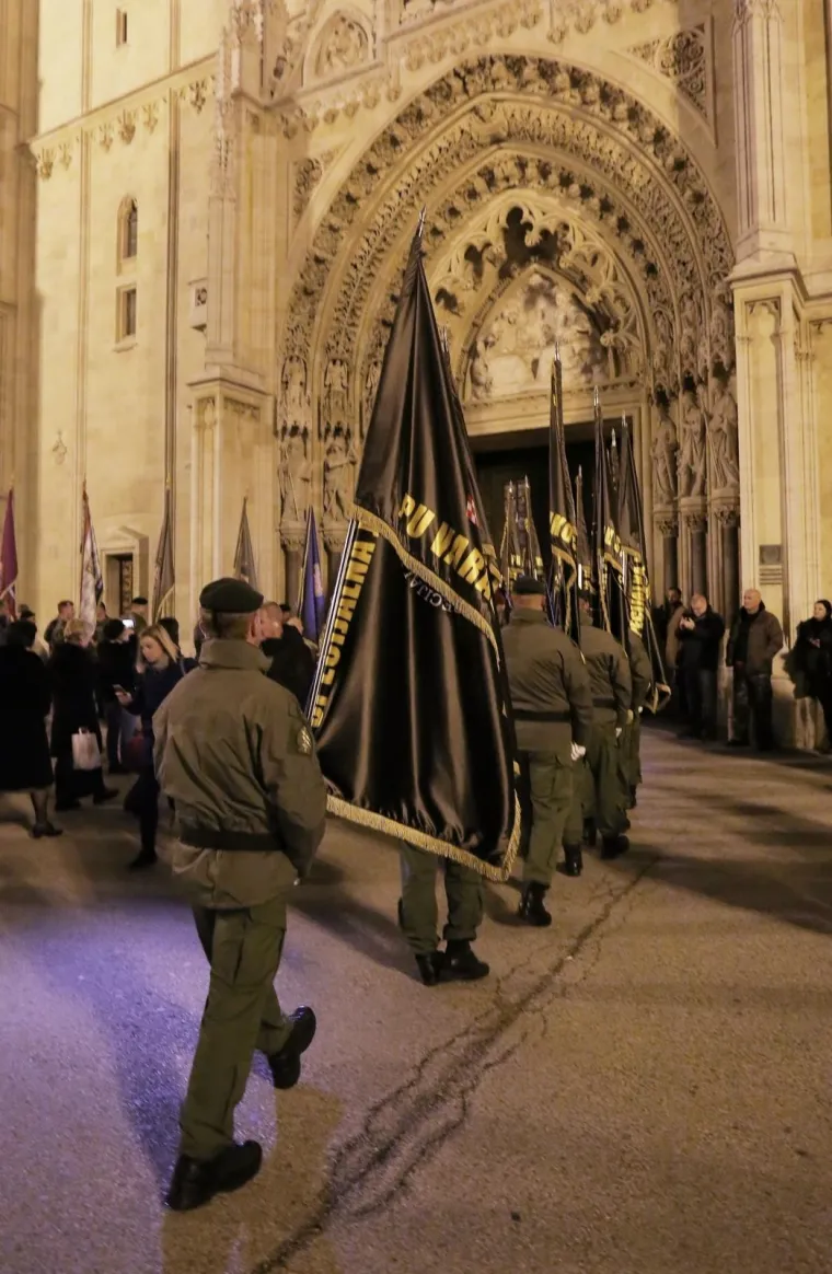 U KATEDRALI ODRŽANA MISA POVODOM PETE OBLJETNICE POVRATKA GENERALA: Stigli predsjednica, Krsičević, Klemm...