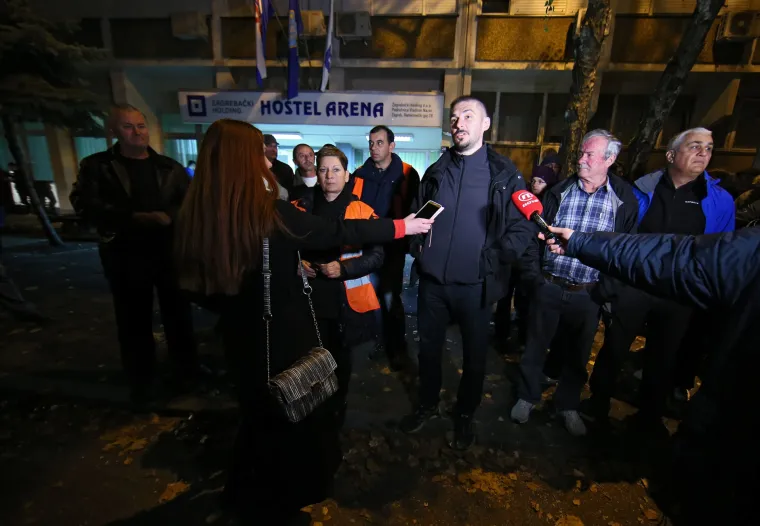 Prosvjed građana zbog odluke MUP-a da preseli azilante iz Porina u hostel Arena na Lani&scaron;tu