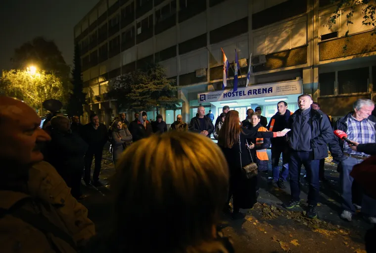 Prosvjed građana zbog odluke MUP-a da preseli azilante iz Porina u hostel Arena na Lani&scaron;tu