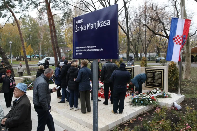 Oko 200 pripadnika HOS-a okupilo se kod spomen obilježja Žarku Manjkasu - Crvenkapi