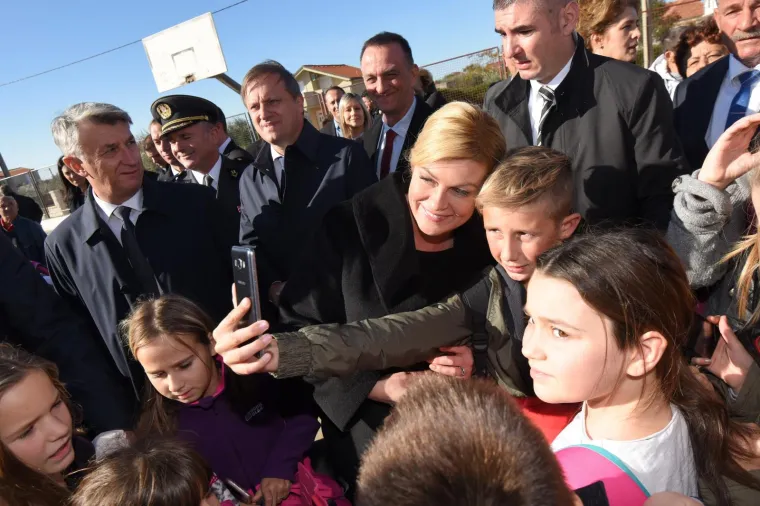 PREDSJEDNICA ODALA POČAST ŽRTVAMA ŠKABRINJE: Položila vijence stradalim braniteljima i civilima