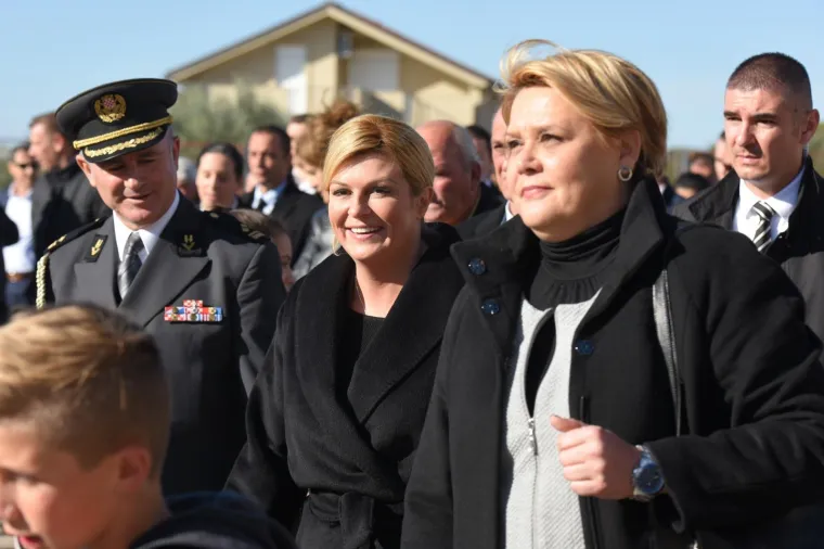 PREDSJEDNICA ODALA POČAST ŽRTVAMA ŠKABRINJE: Položila vijence stradalim braniteljima i civilima