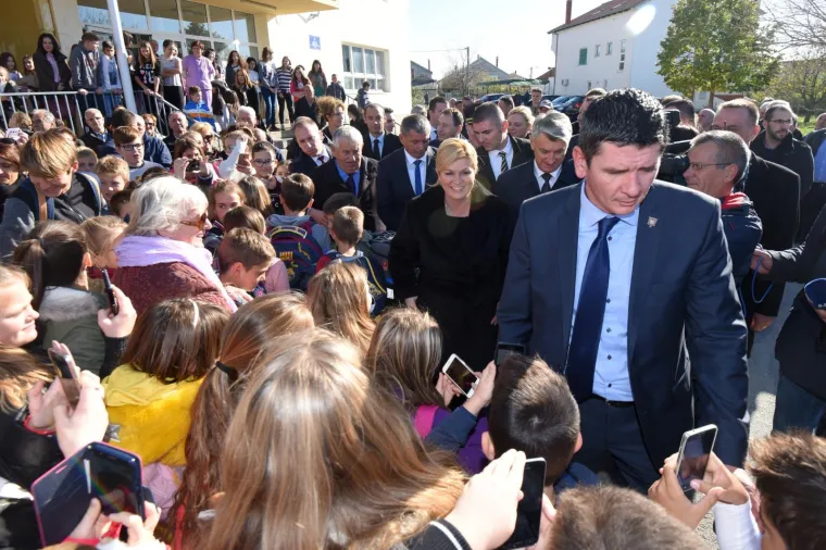 PREDSJEDNICA ODALA POČAST ŽRTVAMA ŠKABRINJE: Položila vijence stradalim braniteljima i civilima