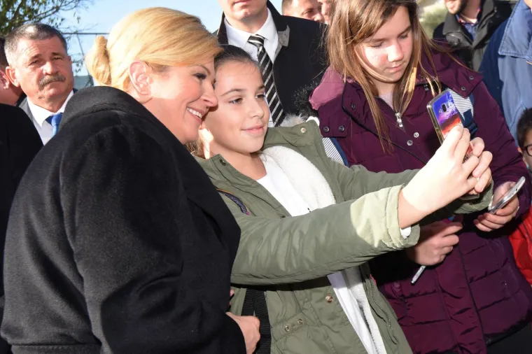 PREDSJEDNICA ODALA POČAST ŽRTVAMA ŠKABRINJE: Položila vijence stradalim braniteljima i civilima