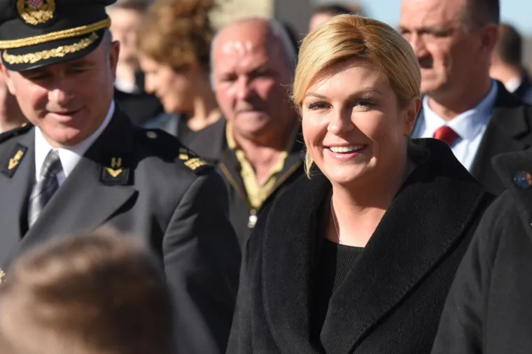 PREDSJEDNICA ODALA POČAST ŽRTVAMA ŠKABRINJE: Položila vijence stradalim braniteljima i civilima