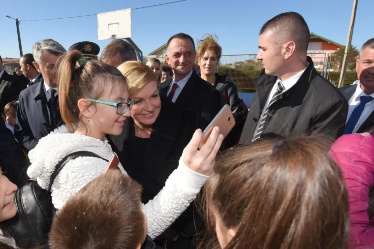 PREDSJEDNICA ODALA POČAST ŽRTVAMA ŠKABRINJE: Položila vijence stradalim braniteljima i civilima