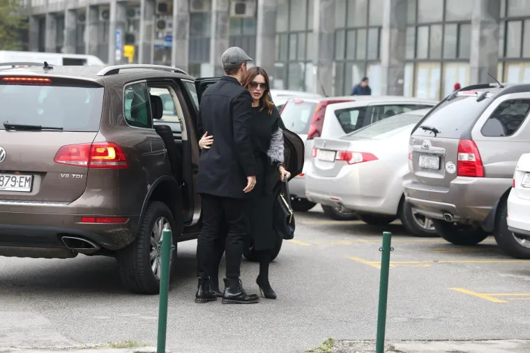 SEVERINA I POPOVIĆ OPET BILI NA SUDU: Pjevačicu je na roči&scaron;te dopratio suprug i pred svima je izljubio za hrabrost