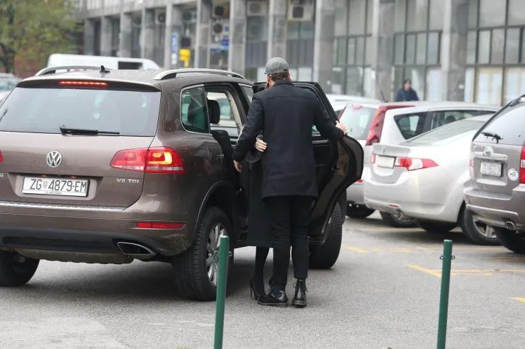 SEVERINA I POPOVIĆ OPET BILI NA SUDU: Pjevačicu je na roči&scaron;te dopratio suprug i pred svima je izljubio za hrabrost