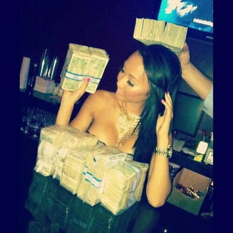 OVAKO IZGLEDA ŽIVOT NA VISOKOJ &Scaron;TANGI: Striptizete na Instagramu pokazale koliko novca zarađuju