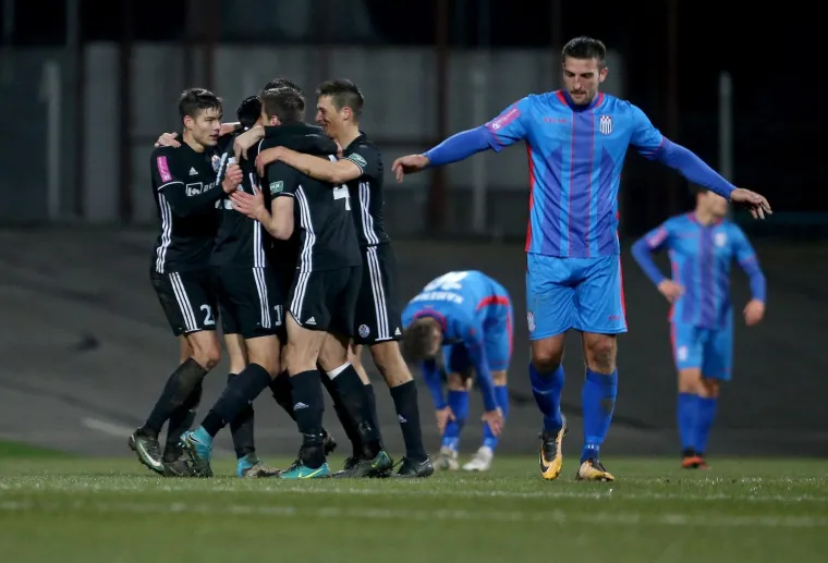 NAVIJAČI U KRANJČEVIĆEVOJ POSLALI PORUKU ZA VUKOVAR: 'Za Hrvatsku se gine, ne zaboravite ime...'