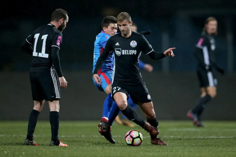 NAVIJAČI U KRANJČEVIĆEVOJ POSLALI PORUKU ZA VUKOVAR: 'Za Hrvatsku se gine, ne zaboravite ime...'