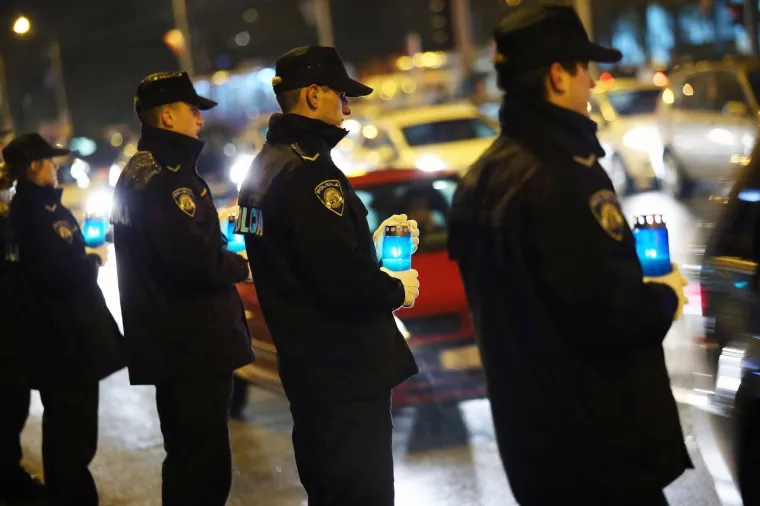 TISUĆE SVIJEĆA SJAJE ZA VUKOVAR: Mno&scaron;tvo lampiona osvijetlilo gradove diljem zemlje, Hrvati se prisjećaju bolne vukovarske žrtve