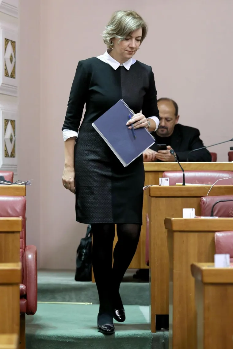 Danas su se saborske zastupnice odlučile za ženstvene kombinacije pa su se pojavile u haljinama.