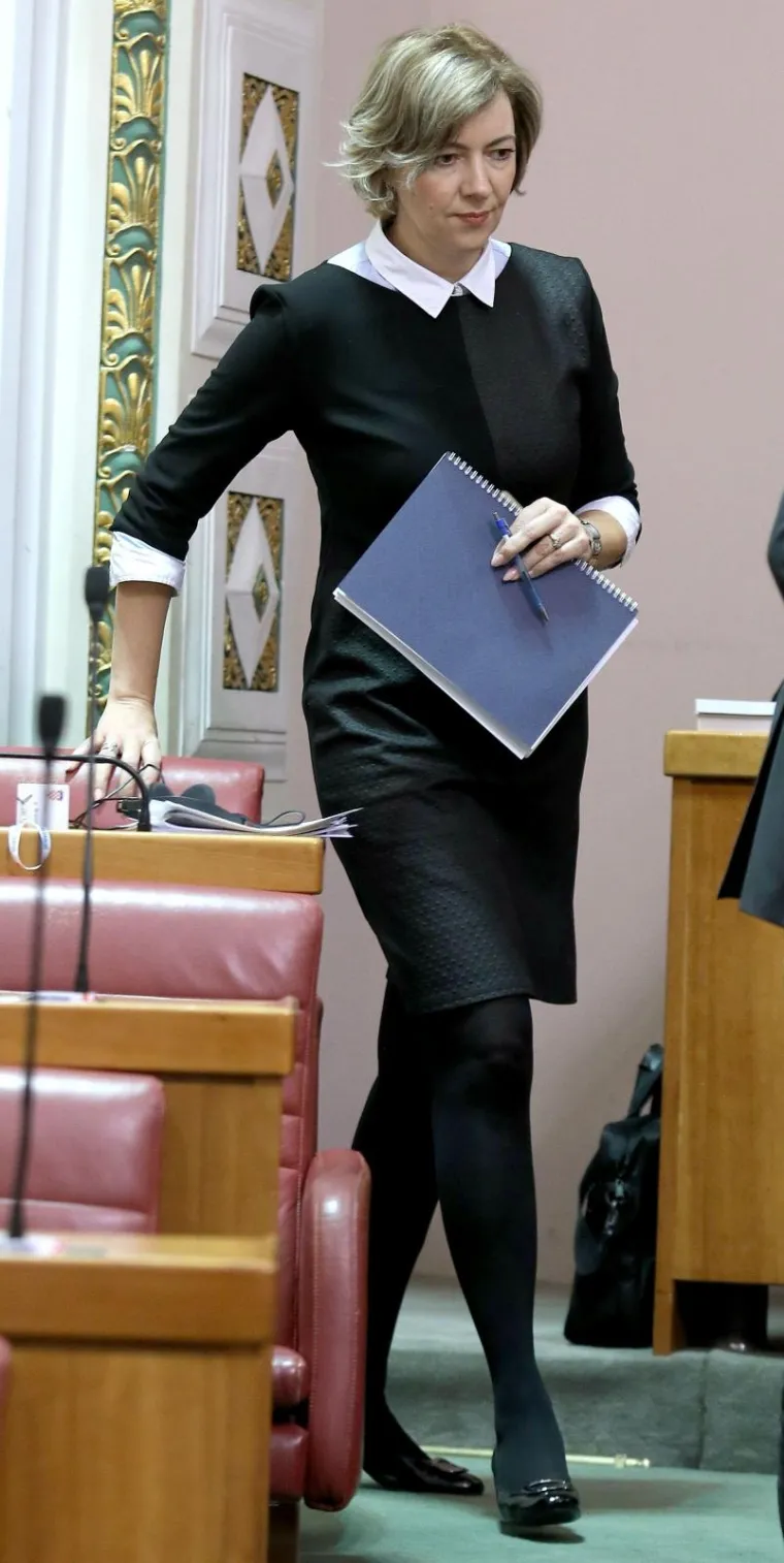ZASTUPNICE NAGLASILE SVOJU ŽENSTVENOST: Odjenule haljine, a jedna je bila posebno hrabra i pokazala noge
