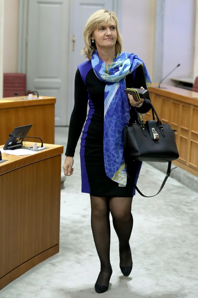 ZASTUPNICE NAGLASILE SVOJU ŽENSTVENOST: Odjenule haljine, a jedna je bila posebno hrabra i pokazala noge