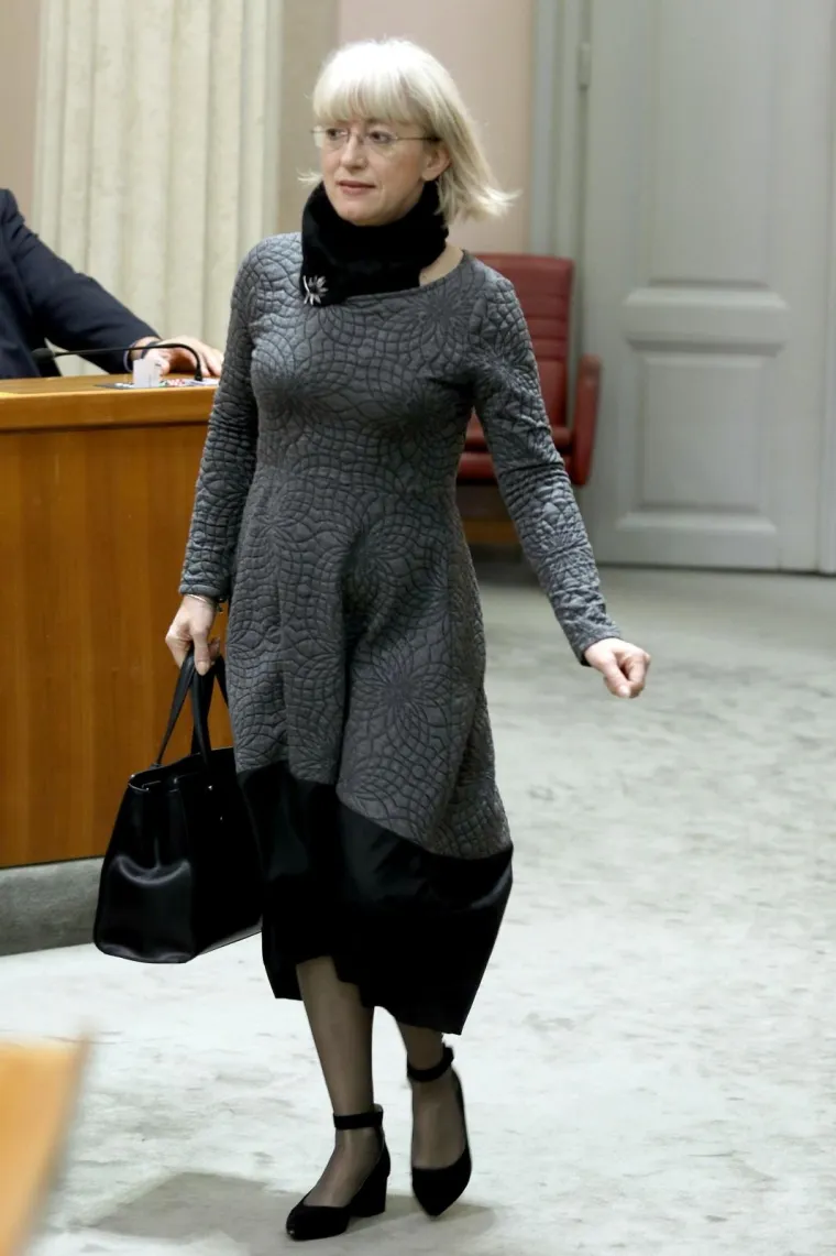 ZASTUPNICE NAGLASILE SVOJU ŽENSTVENOST: Odjenule haljine, a jedna je bila posebno hrabra i pokazala noge