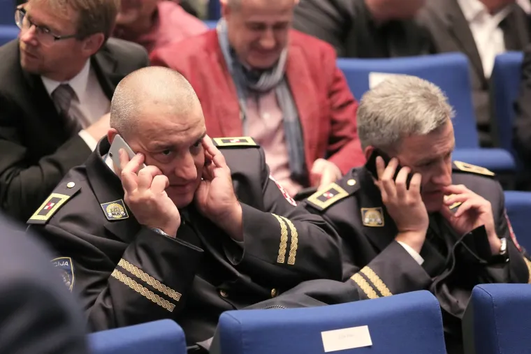 Generali nazočili promociji fotomonografije Specijalna policija u Domovinskom ratu