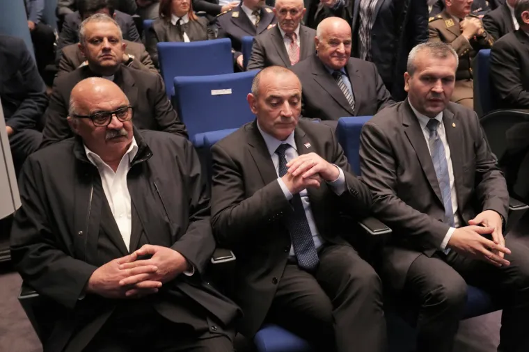 Generali nazočili promociji fotomonografije Specijalna policija u Domovinskom ratu