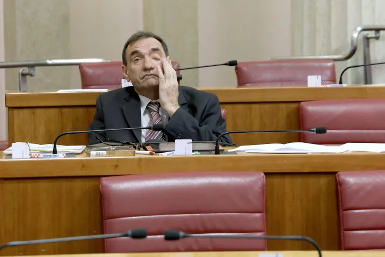 Pospani SDP-ovac Nenad Stazić tražio stanku na početku sjednice Sabora