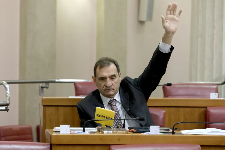 Pospani SDP-ovac Nenad Stazić tražio stanku na početku sjednice Sabora