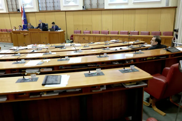 Pospani SDP-ovac Nenad Stazić tražio stanku na početku sjednice Sabora