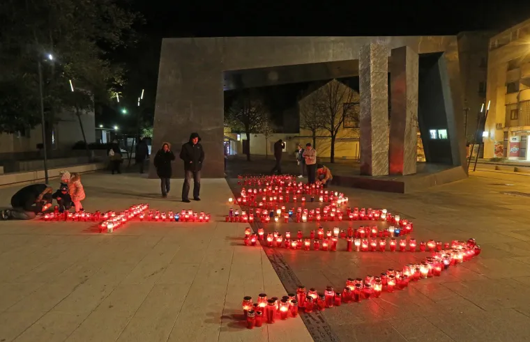 Cijela Hrvatska se sjeća žrtve Vukovara i &Scaron;kabrnje