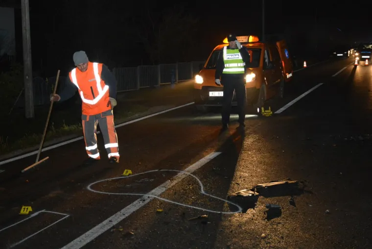 TRAGEDIJA KOD KRIŽEVACA: U stravičnom sudaru auta i kamiona poginuo 20-godi&scaron;nji mladić, auto smrskan do neprepoznatljivosti