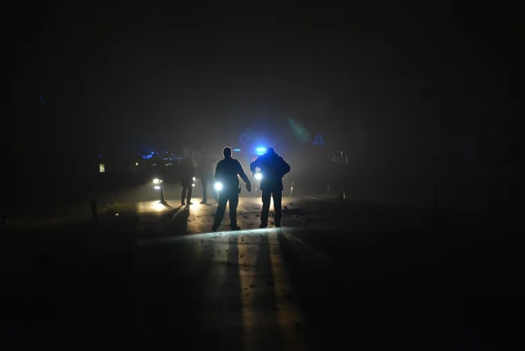 TRAGEDIJA KOD KRIŽEVACA: U stravičnom sudaru auta i kamiona poginuo 20-godi&scaron;nji mladić, auto smrskan do neprepoznatljivosti