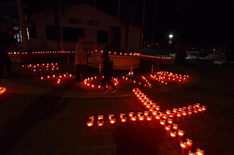 VODICE ODALE POČAST VUKOVARU: Molitva i svijeće za one koji su ostavili živote u ranjenom gradu