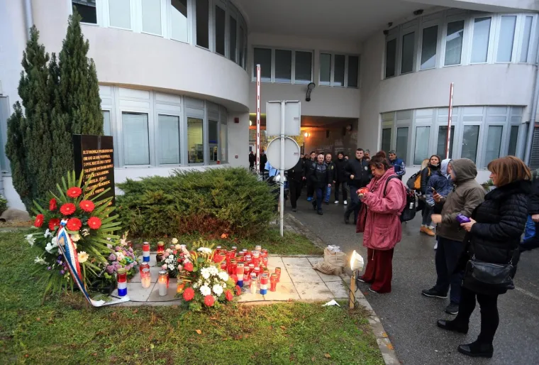 SJEĆANJE NA ŽRTVE PALOG GRADA: Ulice kojima se slijevela krv 26 godina poslije pune su tuge, sjete i suza