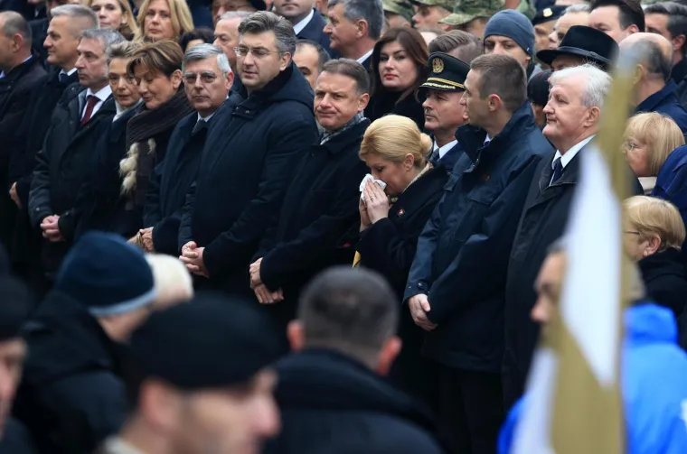 SJEĆANJE NA ŽRTVE PALOG GRADA: Ulice kojima se slijevela krv 26 godina poslije pune su tuge, sjete i suza